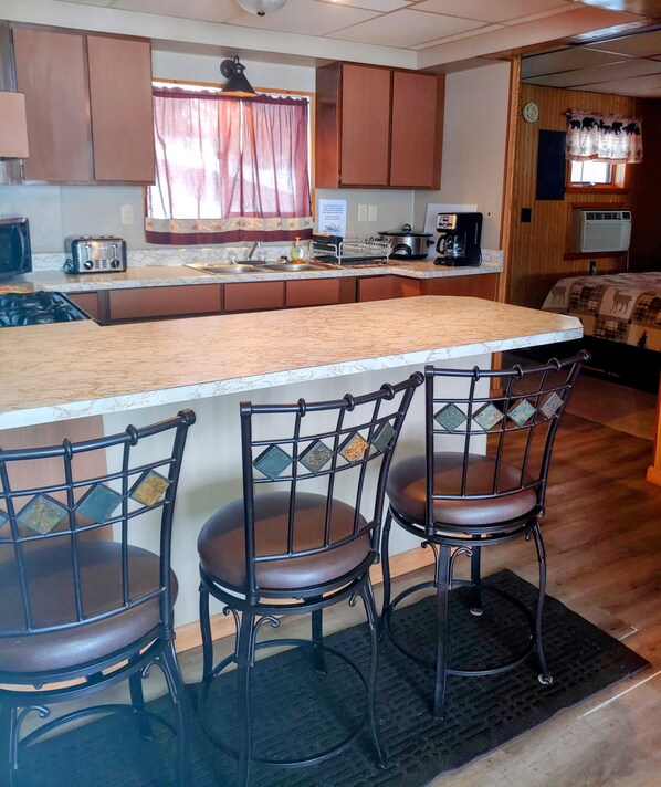 Family Suite, Multiple Beds, Kitchenette | Private kitchen