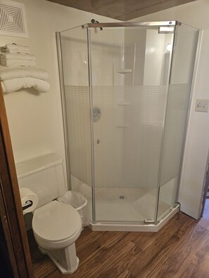 Mobile Home, Lake View | Bathroom | Free toiletries, hair dryer, towels, soap