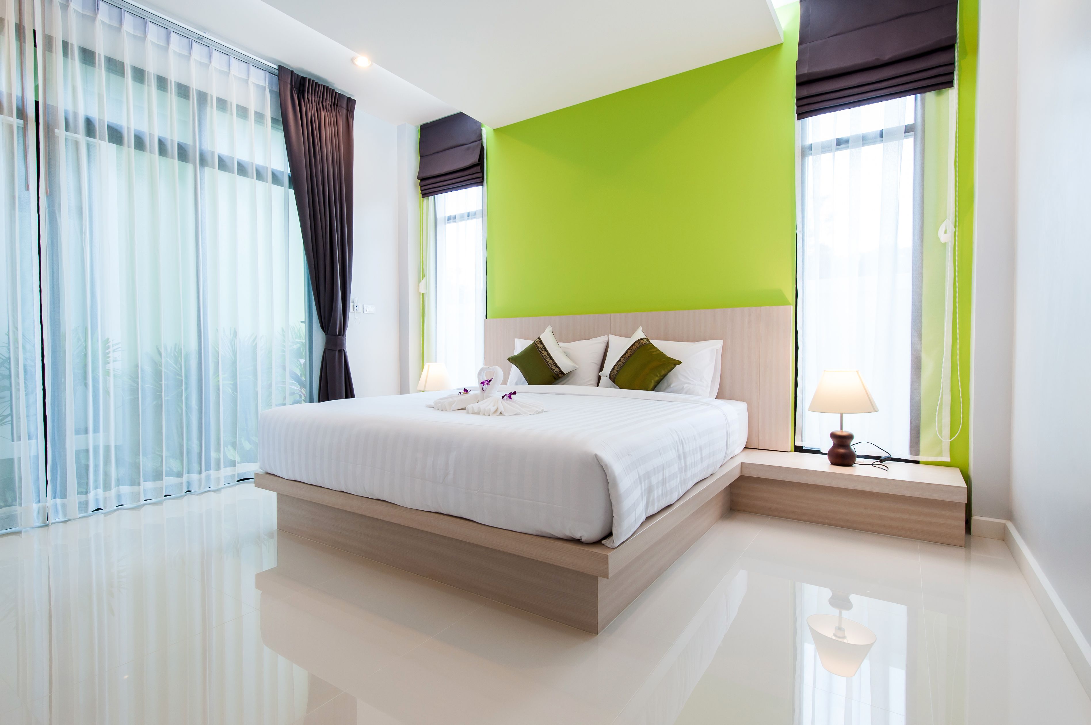 standard studio, 1 double bed | free minibar items, in-room safe, desk, rollaway beds