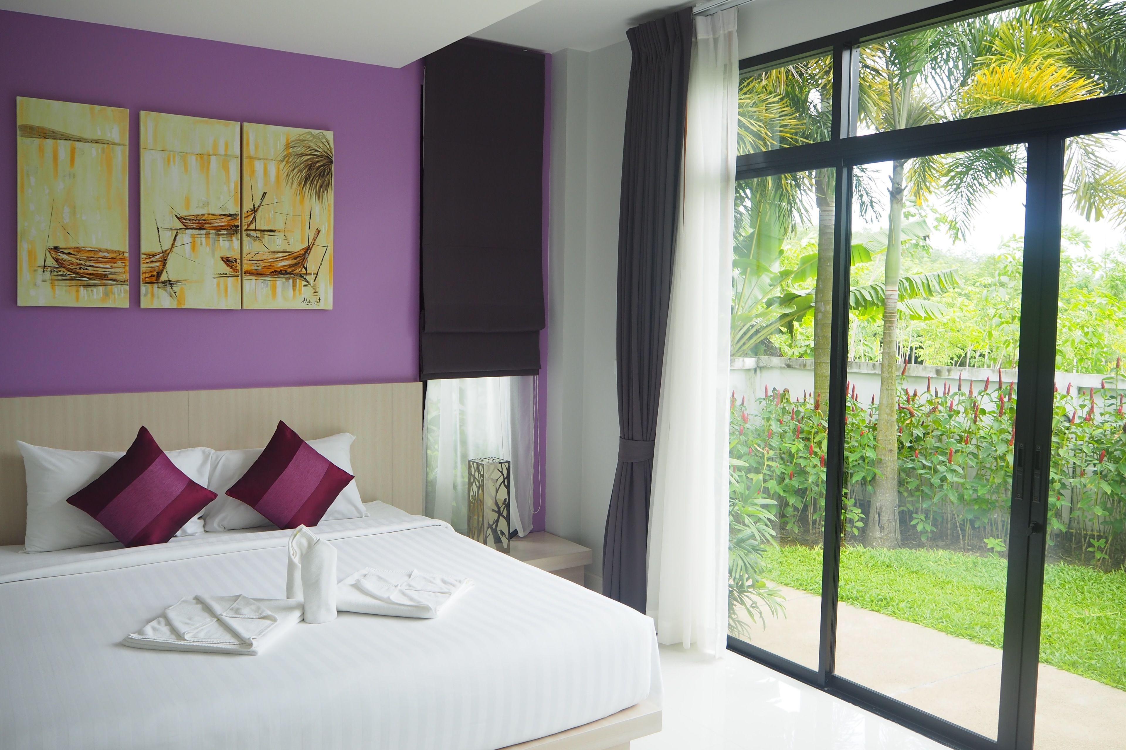 standard studio, 1 double bed | free minibar items, in-room safe, desk, rollaway beds