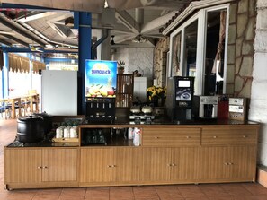 Petit déjeuner en libre-service compris tous les jours