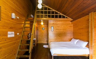 Escritorio, sistema de insonorización, wifi gratis y ropa de cama 