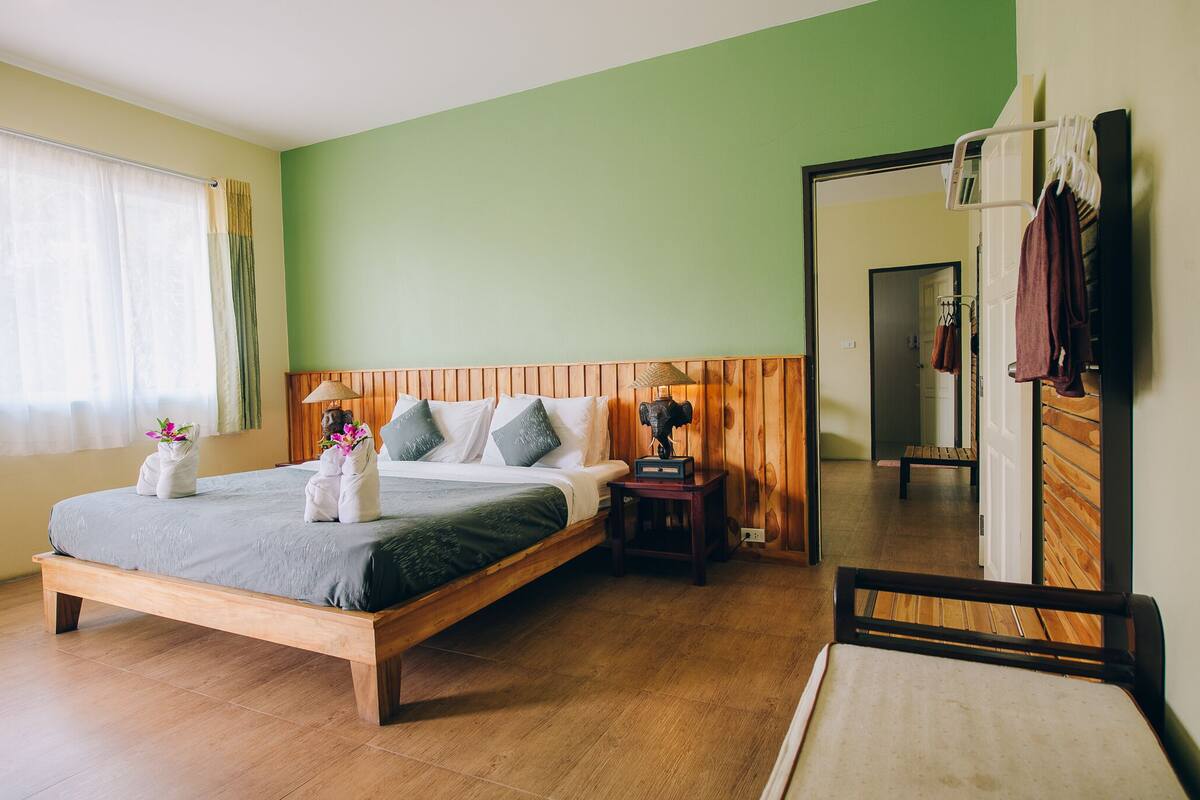 Standard connecting room  | 客房内保险箱、婴儿床、折叠床/加床（额外收费）、免费 WiFi