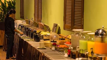 Daily buffet breakfast (THB 300 per person)