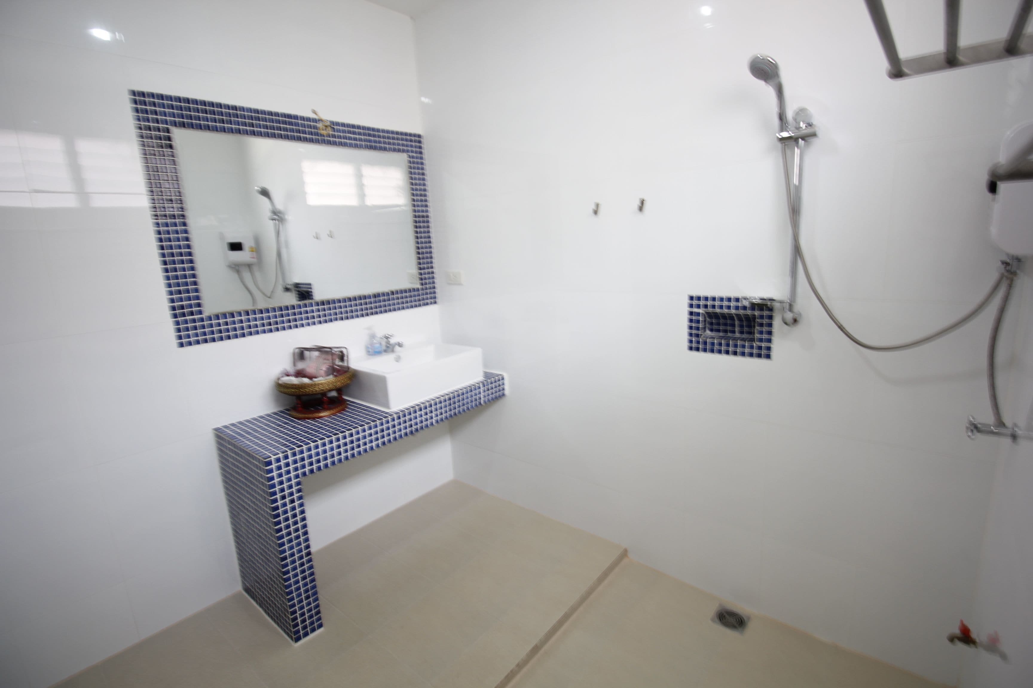 triple room with lagoon view | bathroom | free toiletries, hair dryer, bathrobes, slippers