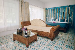 Large double room | 房內夾萬、嬰兒床 (收費)、摺床/加床 (收費)、免費 Wi-Fi