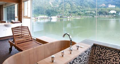 Lakeside Resort Hotel