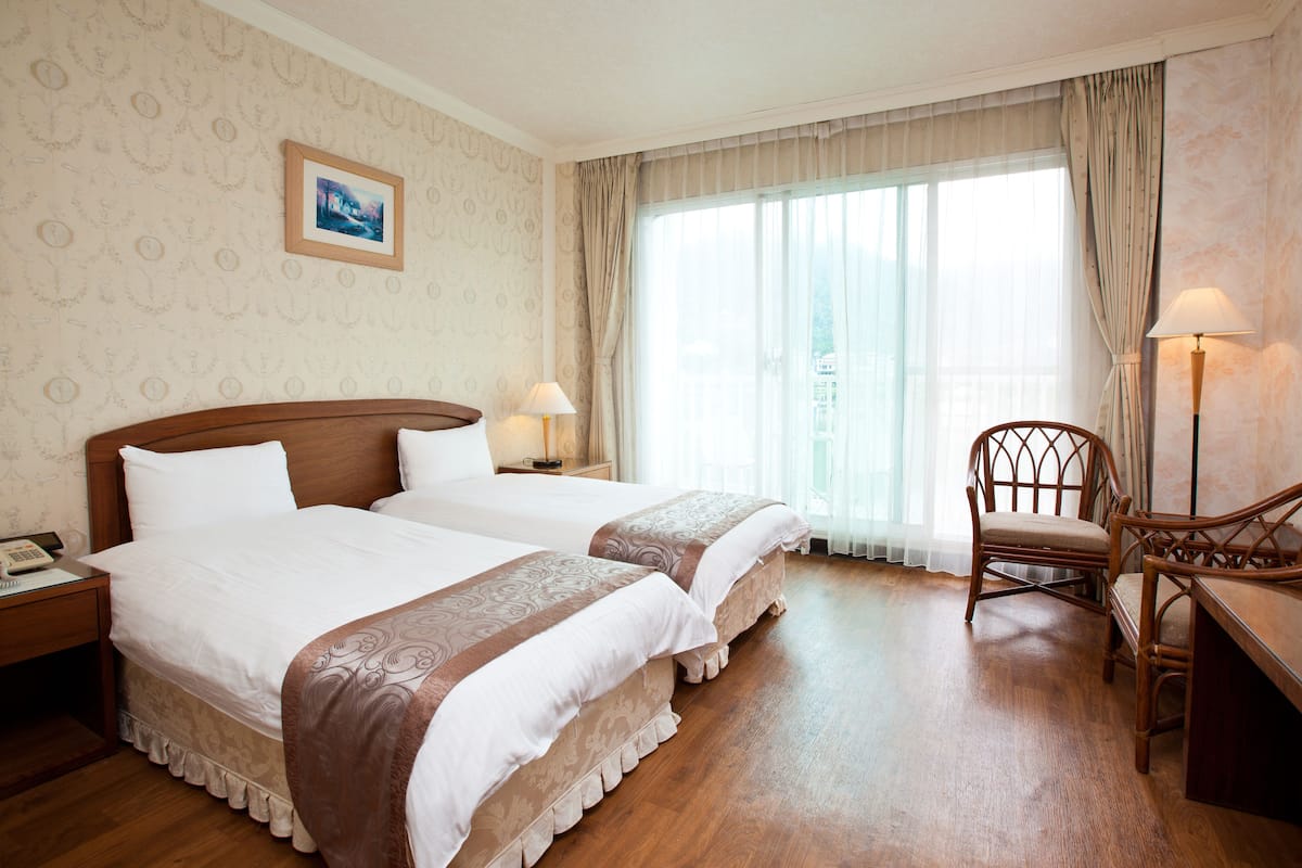 Kamar Double, pemandangan danau | 1 kamar tidur, seprai premium, meja kerja, dan Wi-Fi gratis