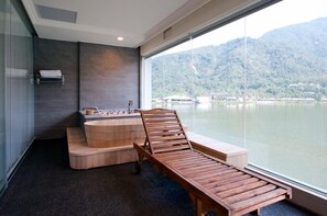 Douche, douche cascade, articles de toilette (gratuits)