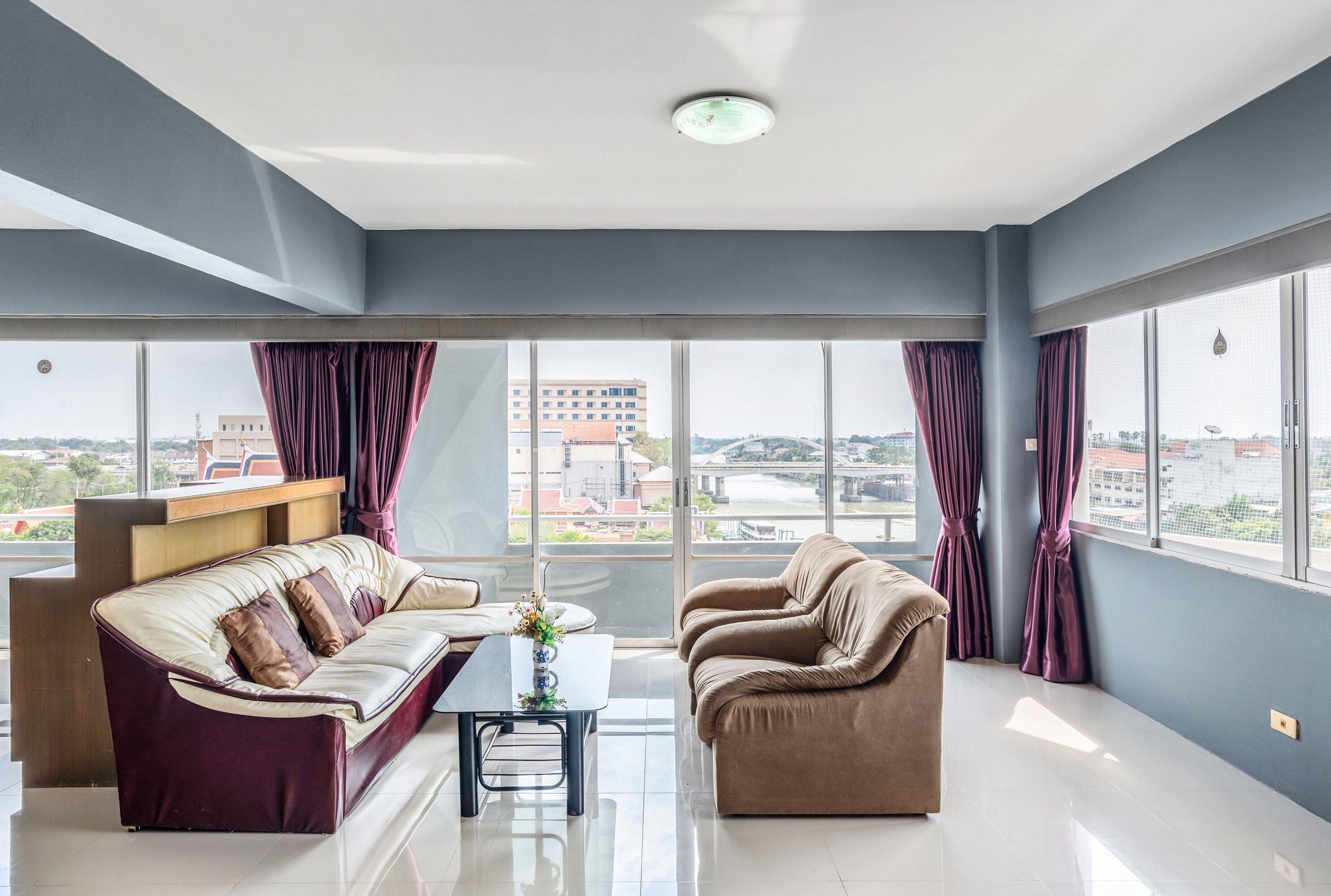 Executive Suite Room | In-room safe, desk, rollaway beds