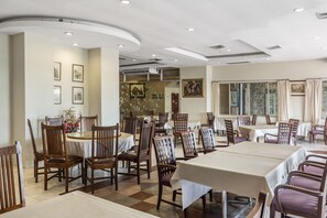 Breakfast, lunch, dinner served; Thai cuisine  - Ayothaya Riverside Hotel Ayutthaya (Ayutthaya)