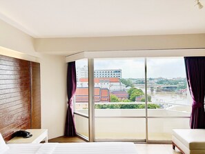 Deluxe King or Twin with River View - Ayothaya Riverside Hotel Ayutthaya (Ayutthaya)