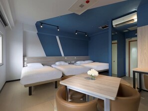 Caja de seguridad en la habitación, escritorio y cortinas blackout 