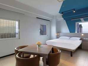 In-room safe, desk, blackout curtains, iron/ironing board - TOYOKO INN PHNOM PENH (Phnom Penh)