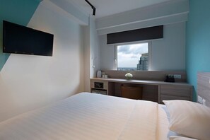 客房內保險箱、書桌、遮光布/窗簾、熨斗/熨衣板