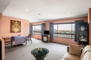 Junior Suite | Minibar, rollaway beds, free WiFi