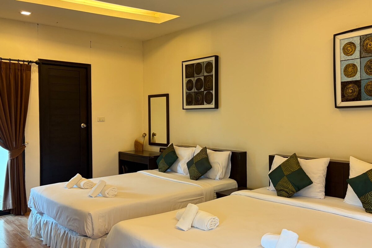 Premier Family Double Bed Room | Desk, free WiFi, bed sheets