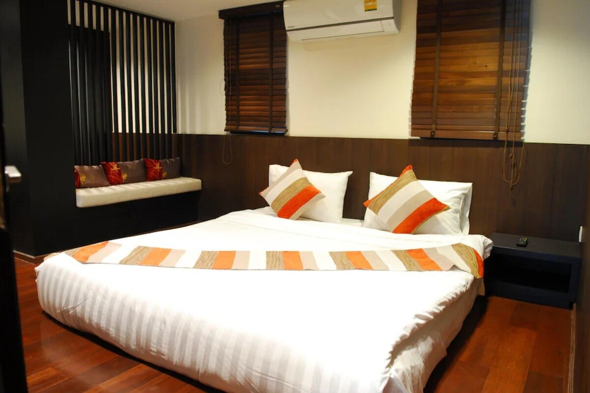 2 Bedroom Suite | Desk, free WiFi, bed sheets