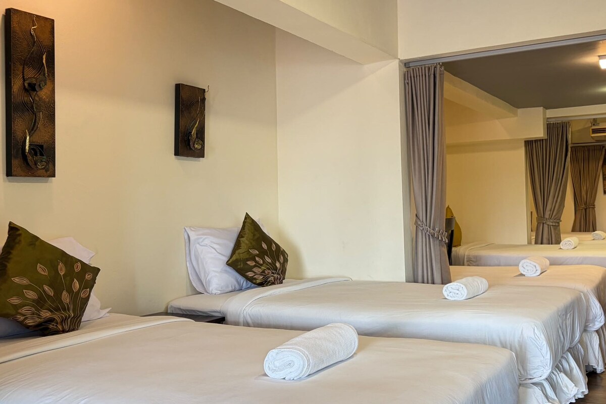 Superior Family Room | Desk, free WiFi, bed sheets