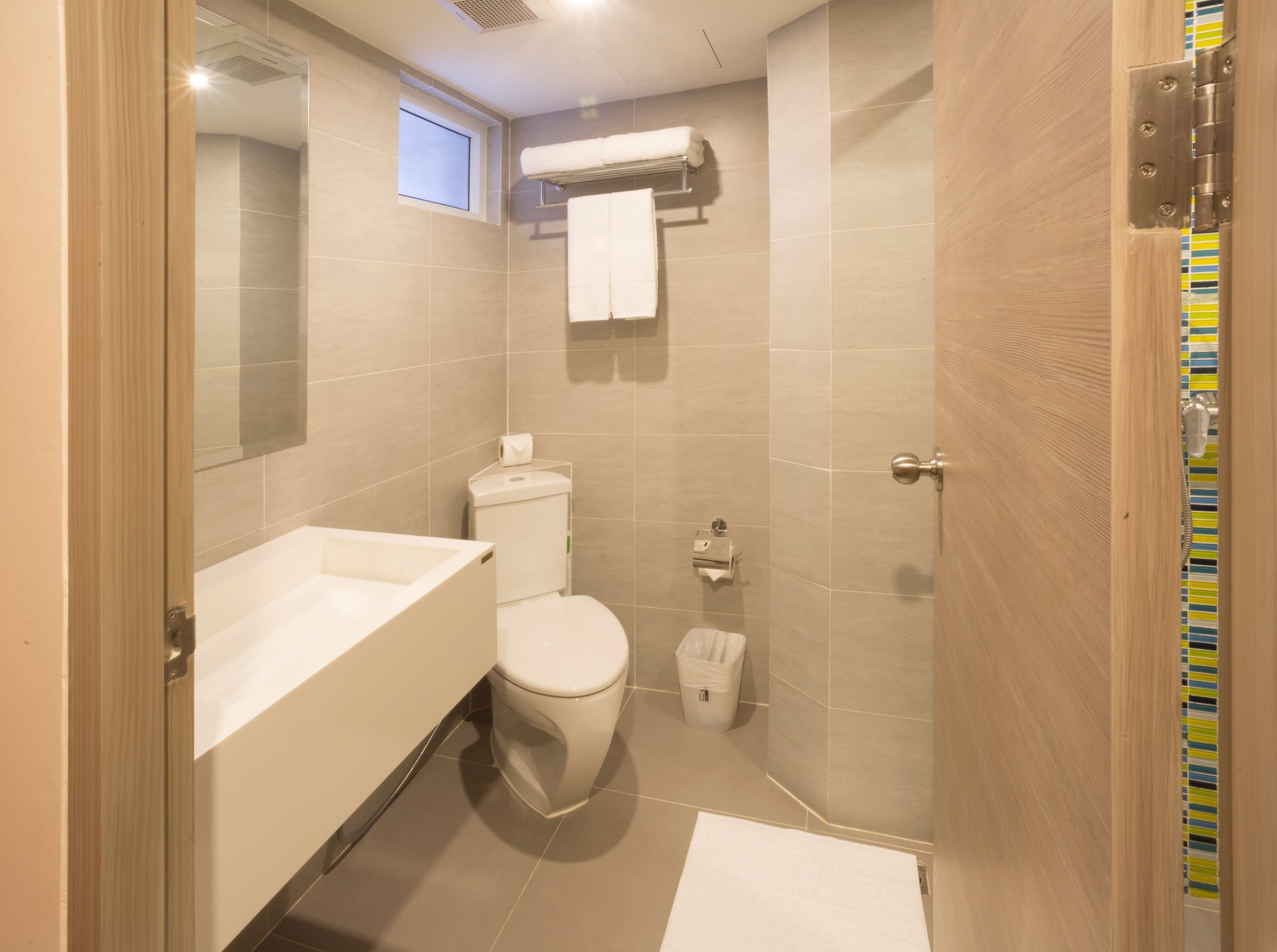 Superior Twin kamer | Badkamer | Een douche, gratis toiletartikelen, een haardroger, handdoeken