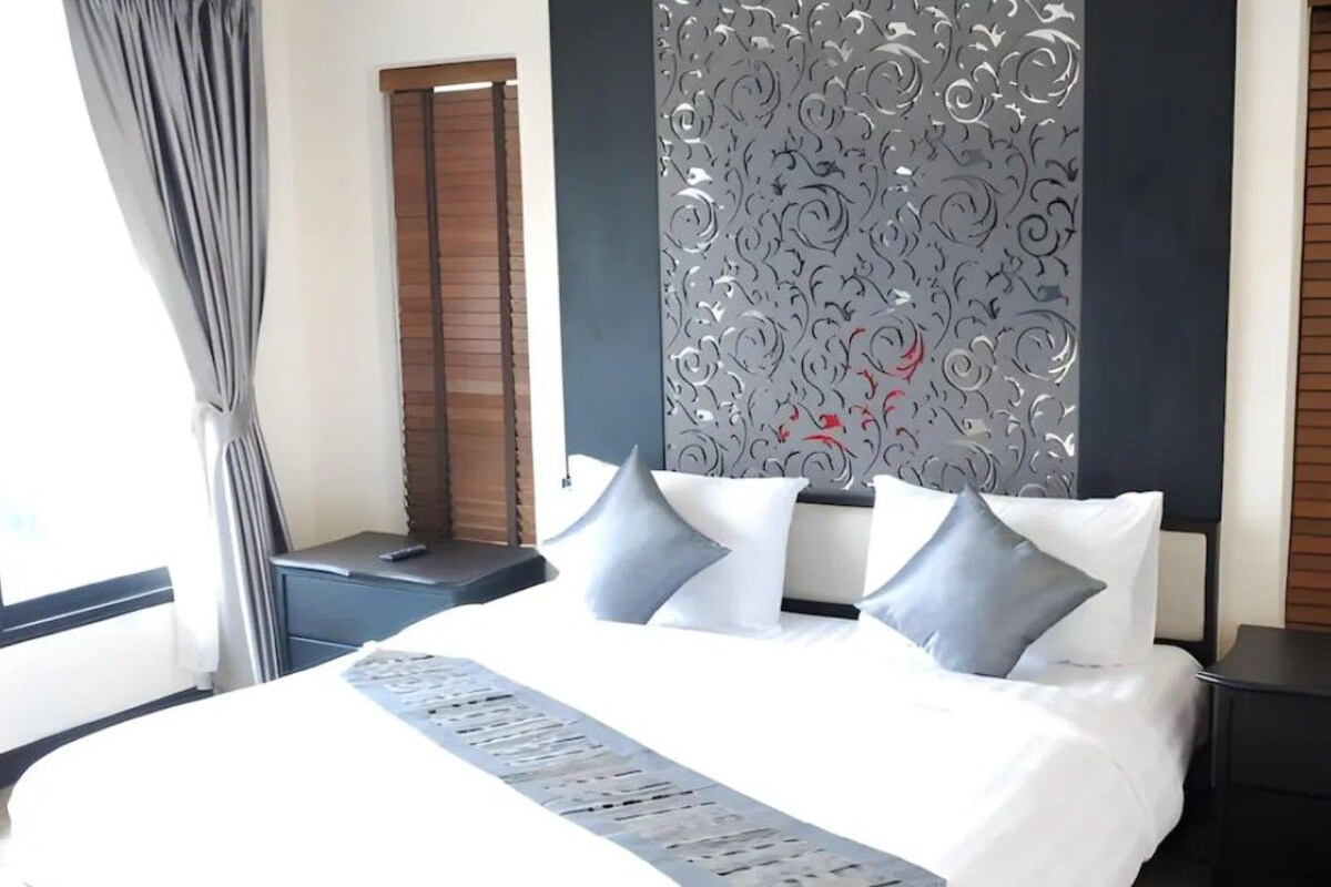 Executive suite | Een bureau, gratis wifi, beddengoed