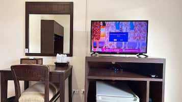 Superior Twin | Desk, WiFi (free), bed sheets