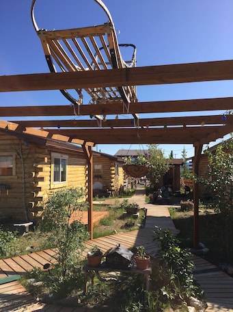 Exterior. Earthsong Lodge