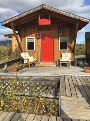 Individually decorated, individually furnished, blackout drapes - Earthsong Lodge (Healy)