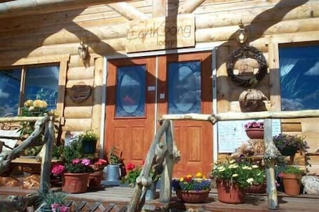 Property entrance. Earthsong Lodge