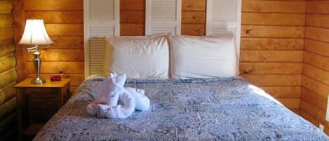 Suite, 1 Queen-Bett | Individuell dekoriert, individuell eingerichtet, Verdunkelungsvorhänge