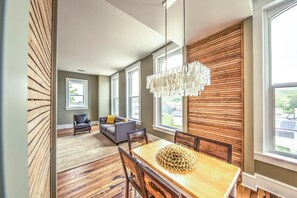 Fridge, microwave - The Harkness Hotel (McCammon)