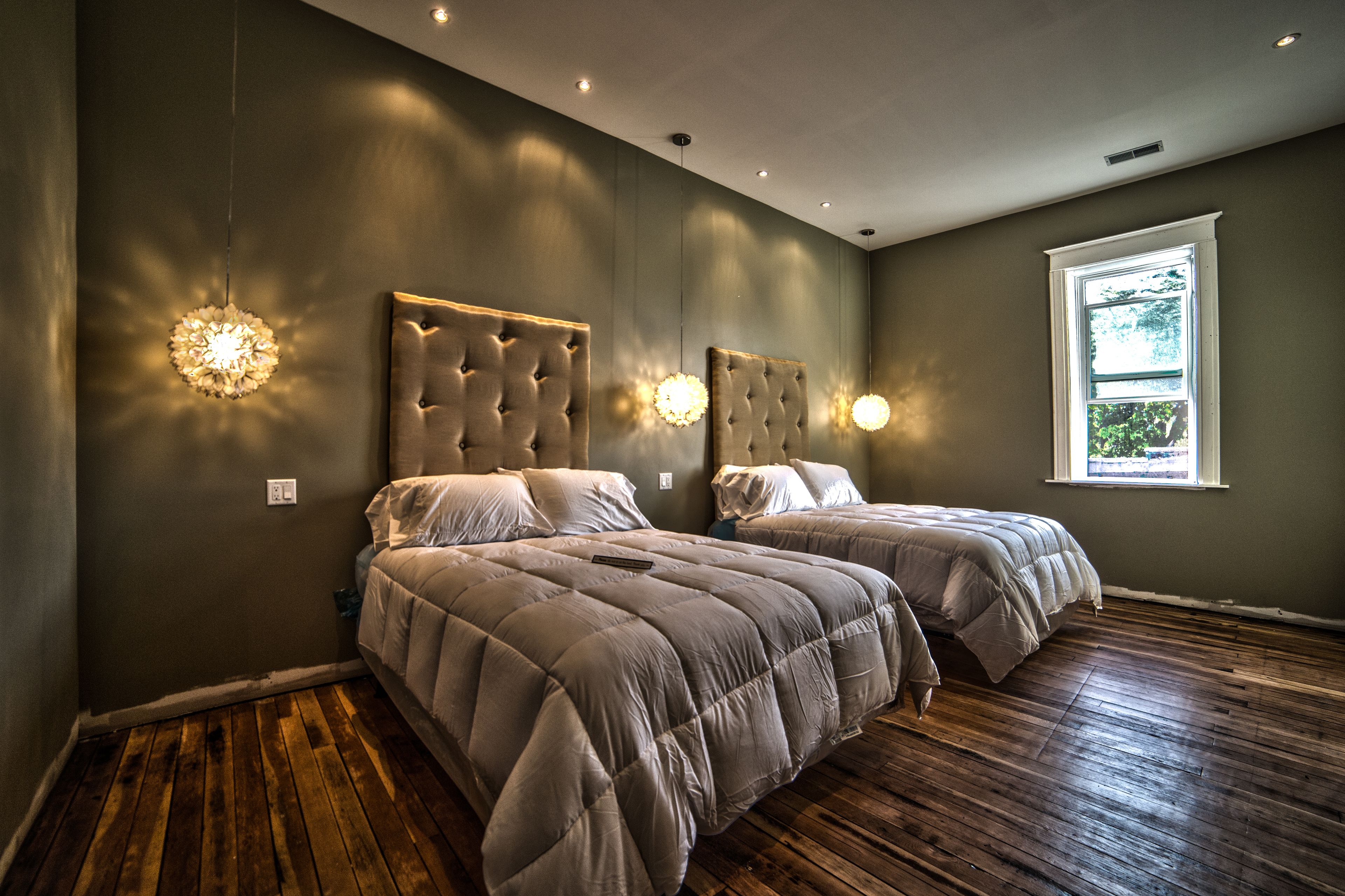 The Pearl Suite | Premium bedding, iron/ironing board, free WiFi, bed sheets