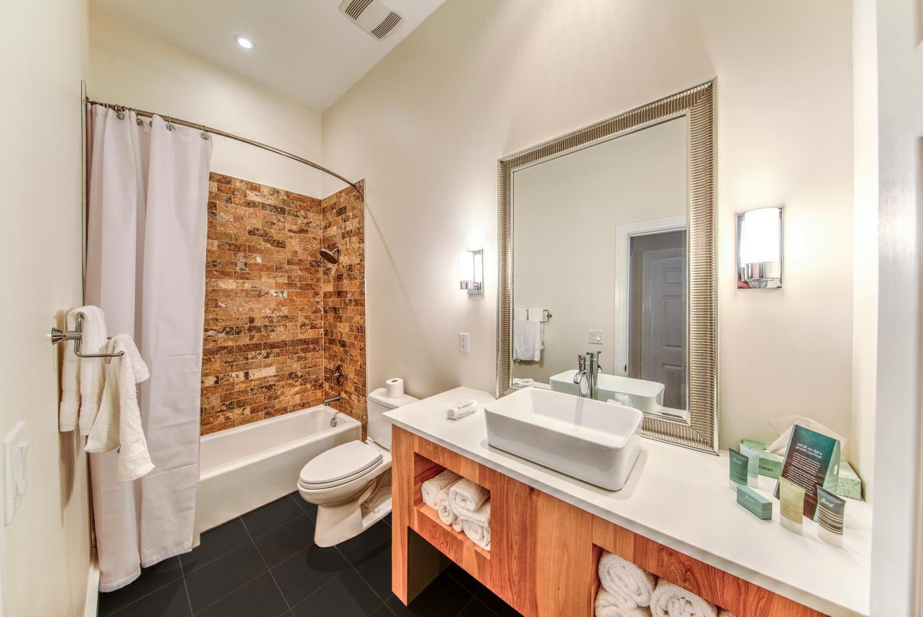 rainfall showerhead, free toiletries, hair dryer, towels