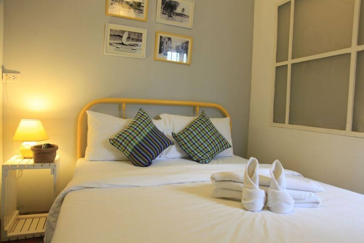 Standard Double with Private Bathroom | Caja de seguridad en la habitación, wifi gratis y ropa de cama