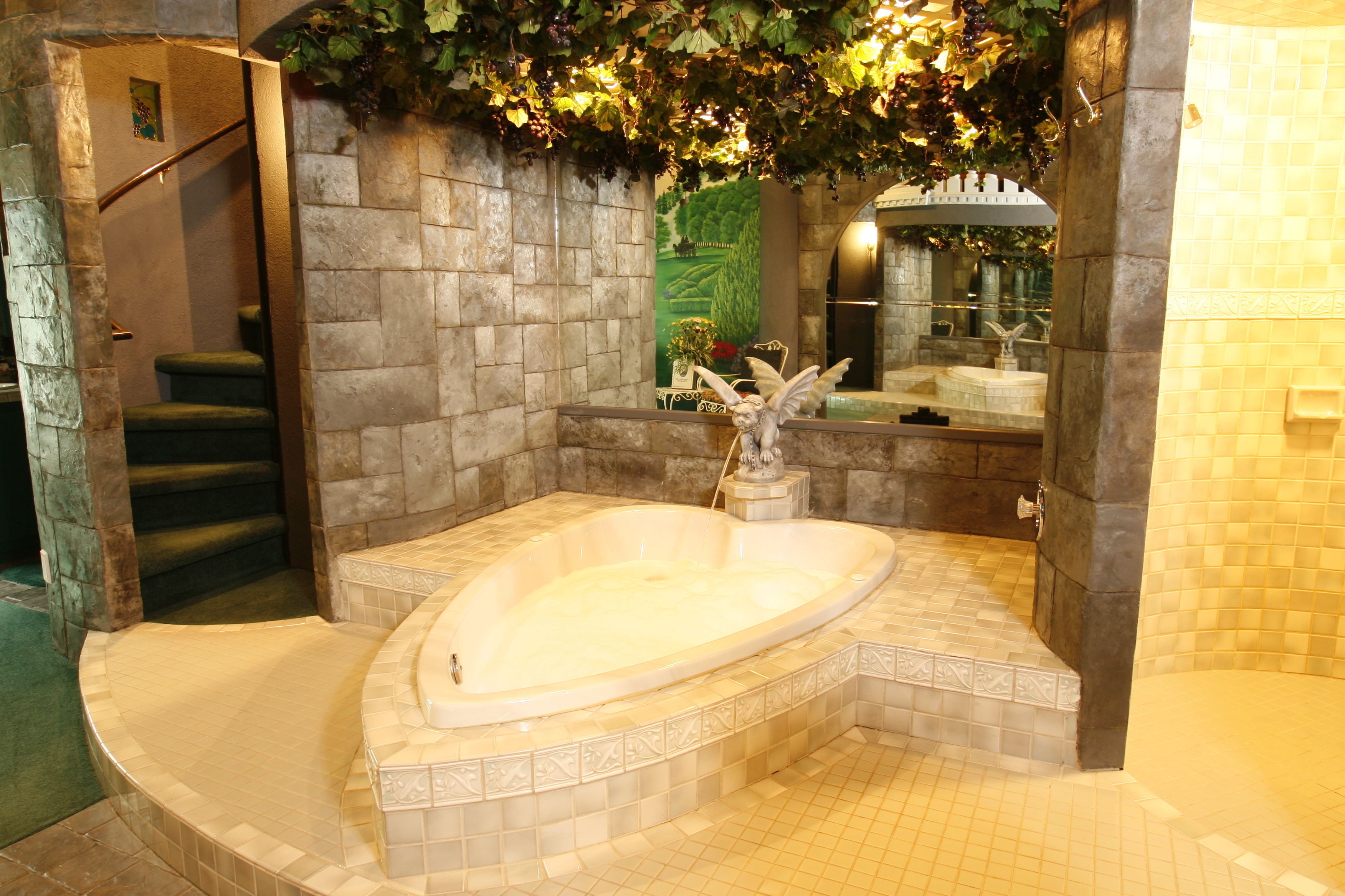 suite, 1 queen bed (romeo & juliet suite i) | soundproofing, free wifi, bed sheets