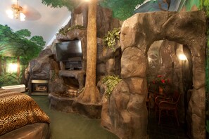 スイート クイーンベッド 1 台 (Jungle Falls Suite) | 防音設備、WiFi (無料)、ベッドシーツ