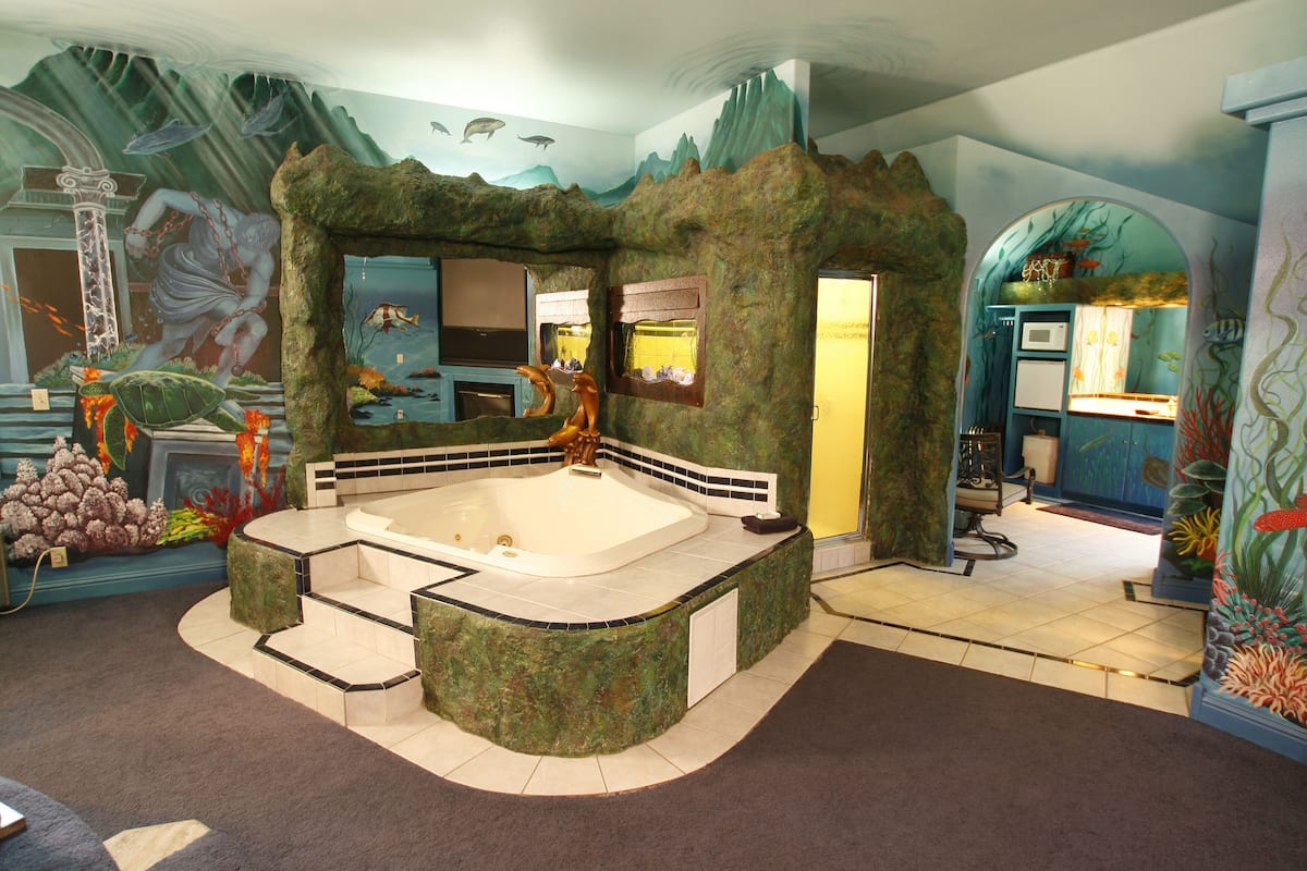 suite, 1 king bed (atlantis under the sea suite) | private spa tub