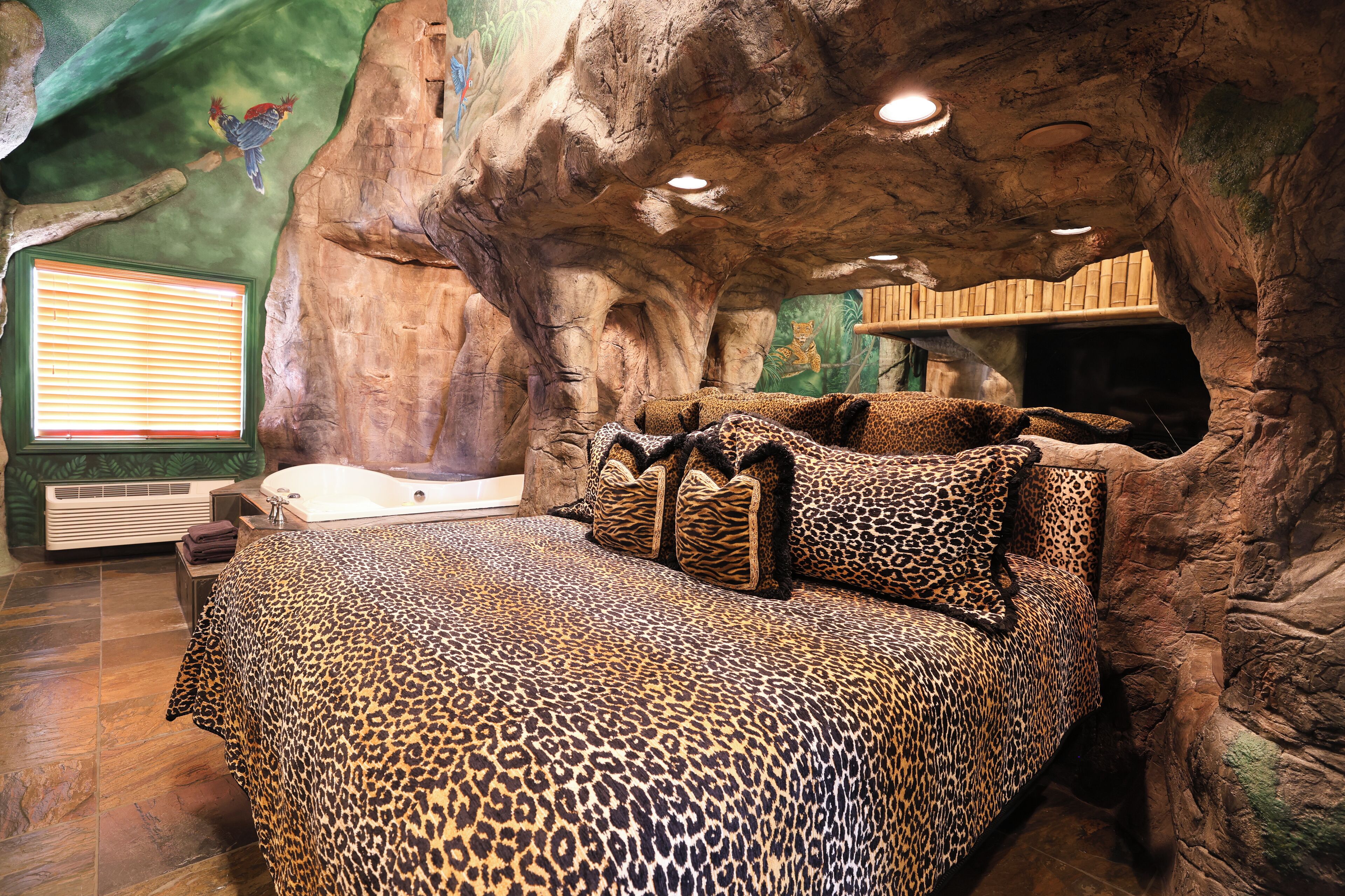 Suite, 1 King Bed (Tropical Paradise Suite)