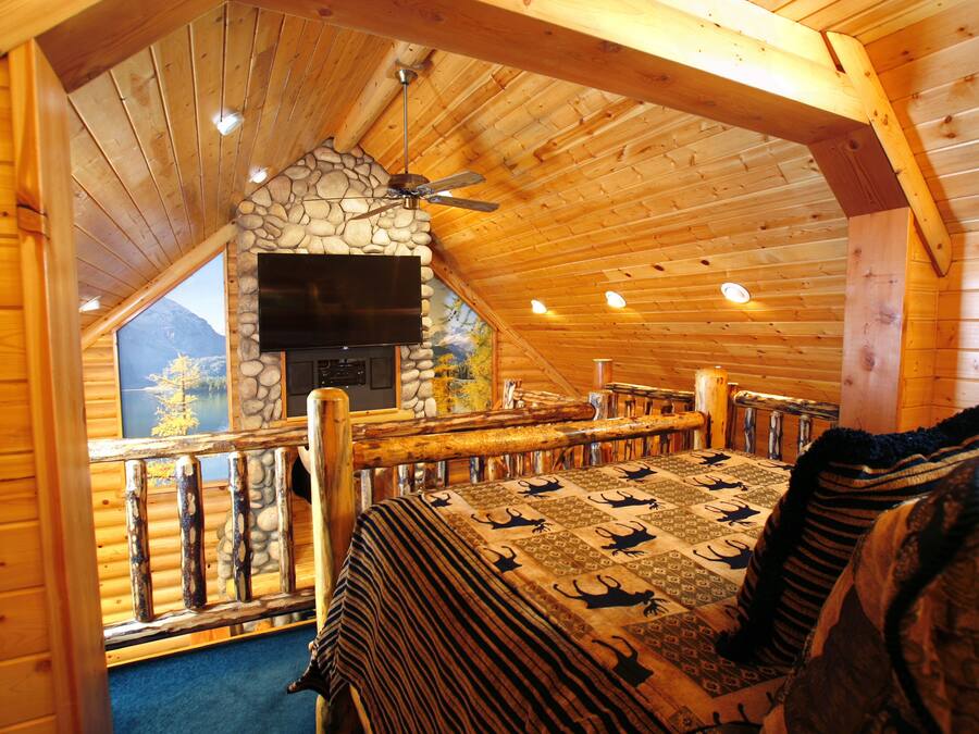 Suite, 1 Queen Bed (Rocky Mountain Cabin Suite) | Soundproofing, free WiFi, bed sheets