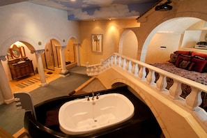 Suite, 1 King Bed (Venice Theme) | Pillowtop beds, soundproofing, rollaway beds, free WiFi - Destinations Inn (Idaho Falls)