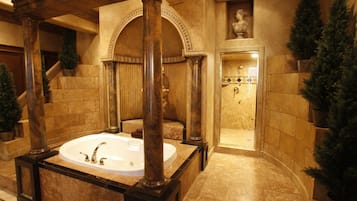Suite, 1 King Bed (Rome Theme) | Pillow-top beds, soundproofing, rollaway beds, free WiFi