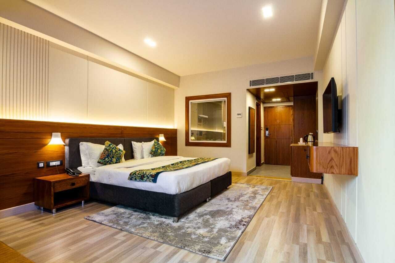 Zojila Premium Room | Desk, soundproofing, iron/ironing board, free WiFi