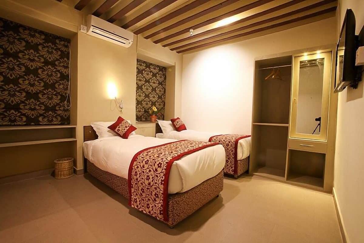 In-room safe, desk, blackout drapes, soundproofing