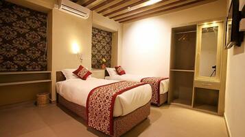 In-room safe, desk, blackout curtains, soundproofing