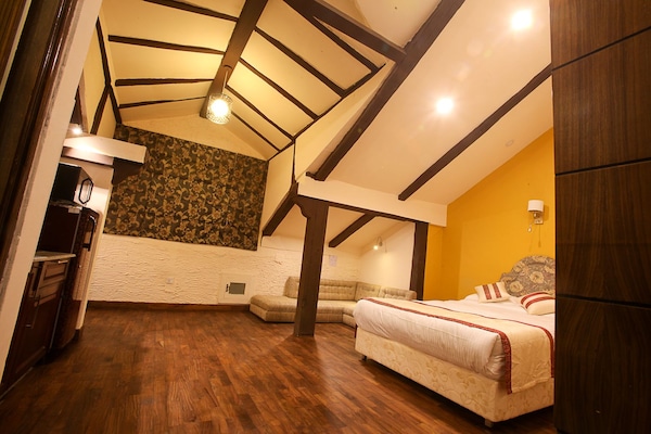 Studio, Non Smoking | In-room safe, desk, blackout drapes, soundproofing