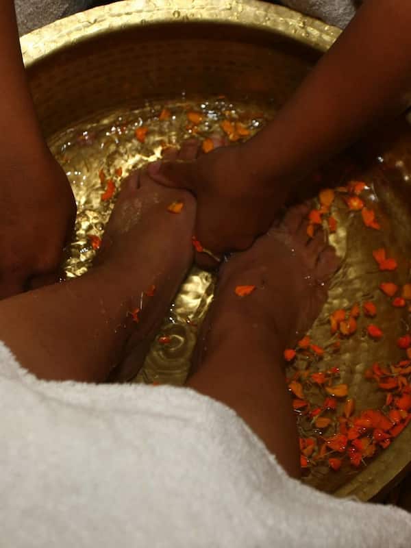Sauna, steam room, body treatments, aromatherapy, hot stone massages