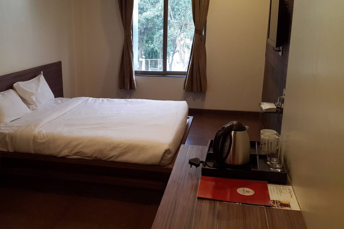 Phòng đôi hoặc 2 giường đơn Deluxe, 1 giường đôi, quang cảnh thành phố | Bộ đồ giường cao cấp, két bảo mật tại phòng, bàn