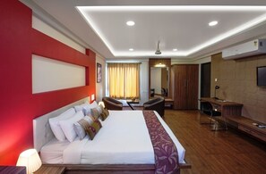 Phòng đôi hoặc 2 giường đơn Deluxe, 1 giường đôi, quang cảnh thành phố | Bộ đồ giường cao cấp, két bảo mật tại phòng, bàn