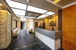 Quầy tiếp tân