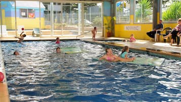 Kolam renang indoor